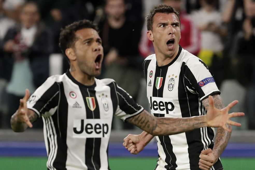 Mandzukic nega ter dito que Bonucci e Daniel Alves ...