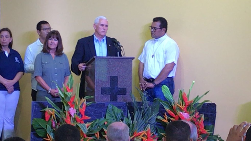 Diversas famílias, além de representantes da igreja acompanham o pronunciamento (Foto: Camila Henriques/G1 AM)