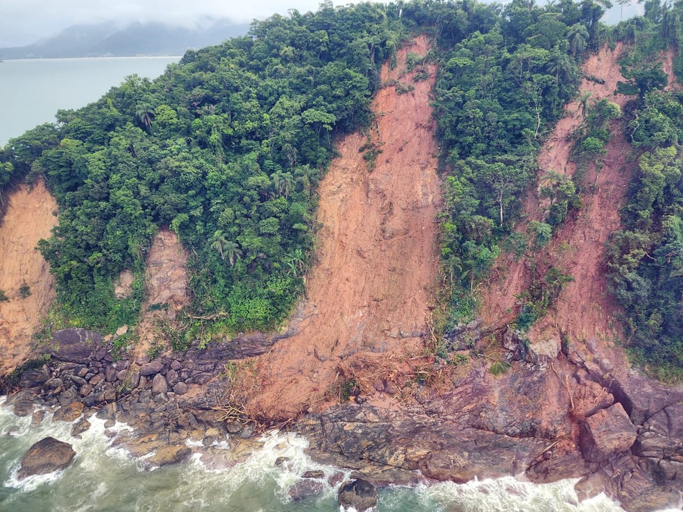 Imagem feita por empresária de Tupã abordo de helicóptero durante resgate de São Sebastião (SP) — Foto: Arquivo pessoal