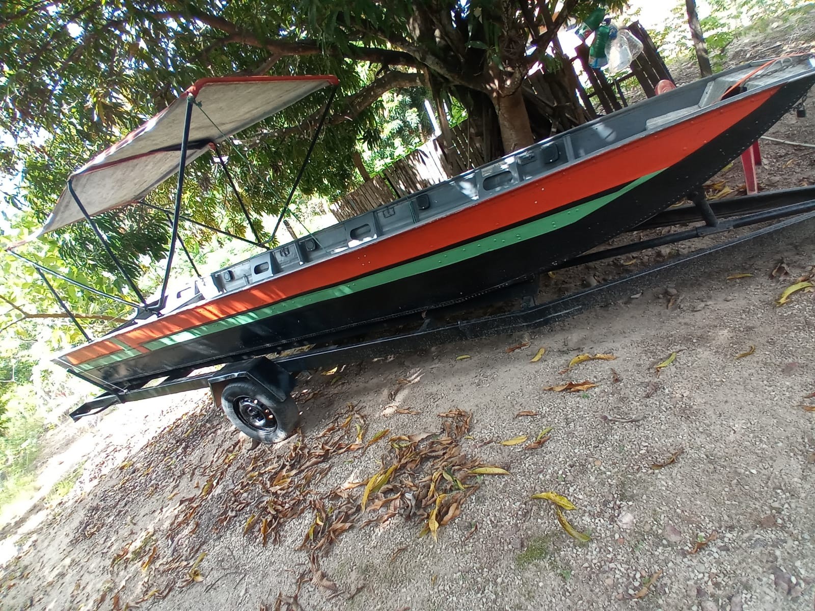 Polícia identifica suspeito de estelionato e recupera barco roubado avaliado em R$ 20 mil