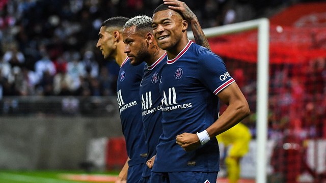 Mbappé, Neymar e Hakimi no jogo do PSG contra o Reims