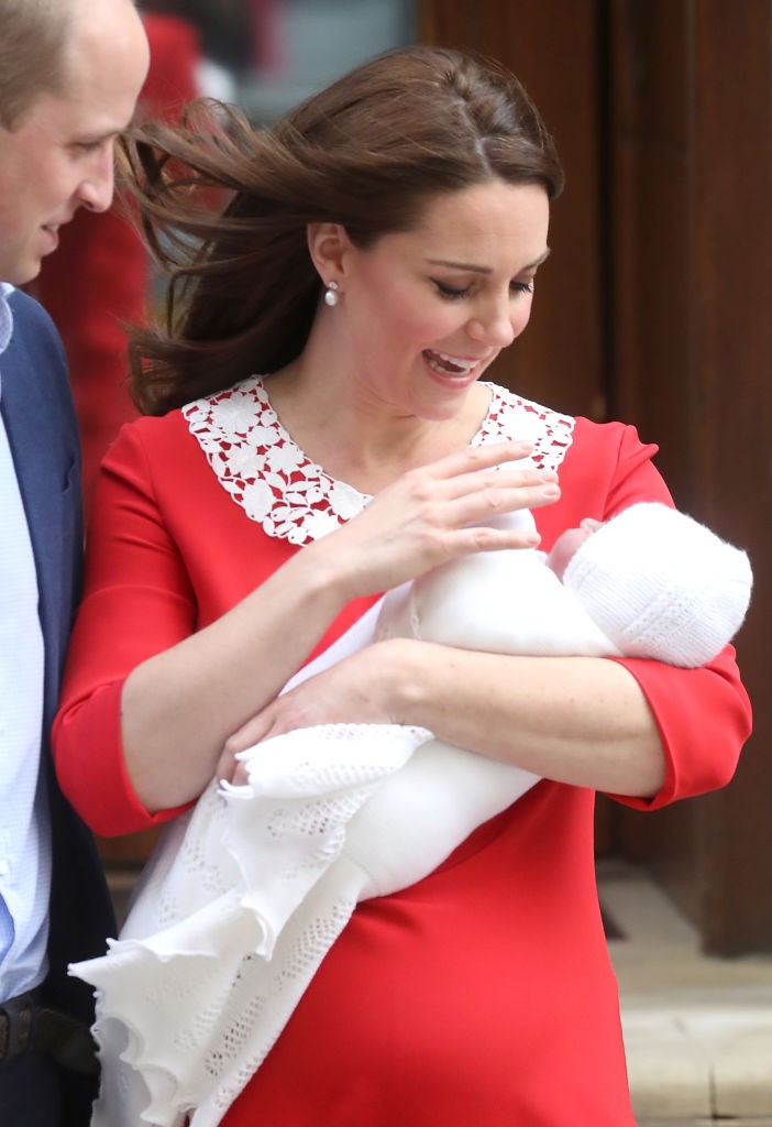 Kate Middleton saindo da maternidade  (Foto: Getty Images)