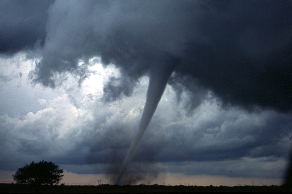 Tornados podem começar no solo, diz nova pesquisa (Foto: Daphne Zaras/Wikipedia Commons)