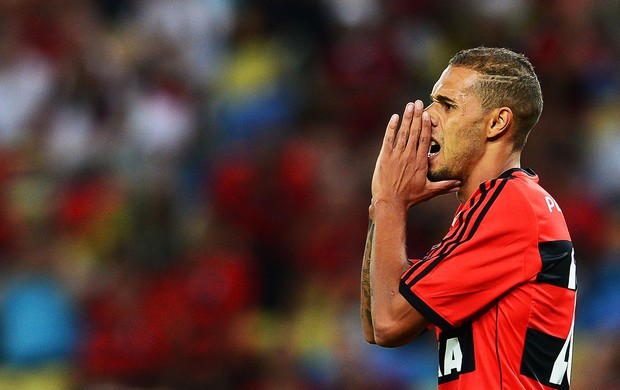 Paulinho admite situação do Fla apertada e diz: Próximo jogo é final