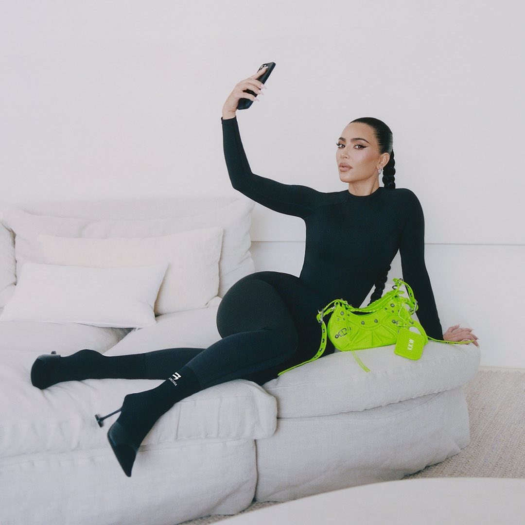 Kim Kardashian para a nova campanha da Balenciaga (Foto: Stef Mitchell)