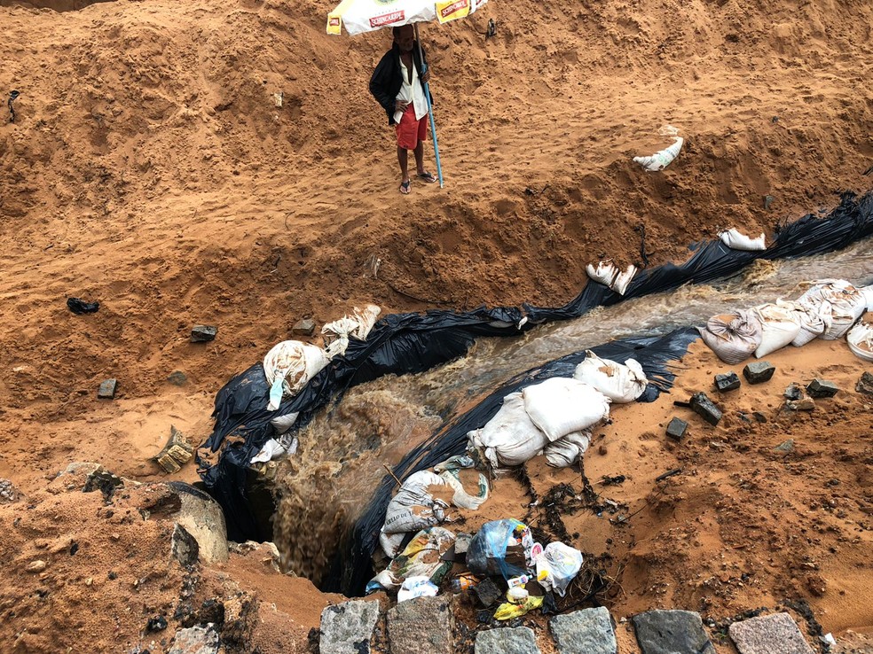 Um mês após chuvas, rua Mirassol segue intransitável e moradores ainda aguardam início de obras — Foto: Vini Marinho/Inter TV Cabugi