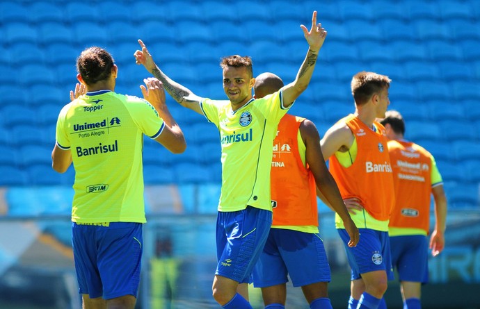 Grêmio rechaça melancolia, e último treino é marcado por descontração