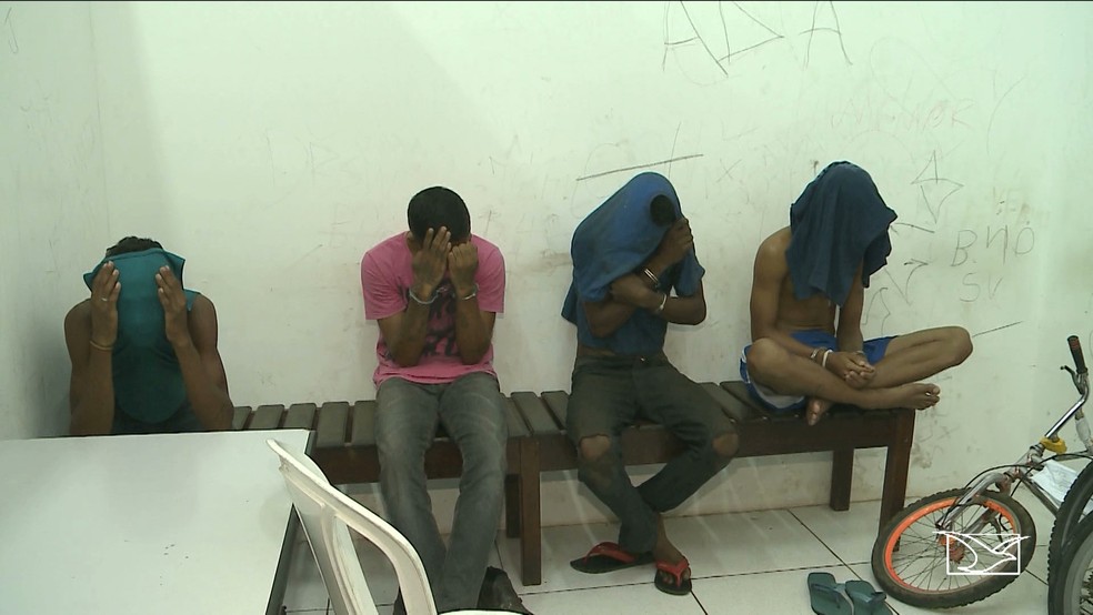 Quatro homens são suspeitos de roubar motos para revender as peças em São Luís (Foto: Reprodução/TV Mirante)
