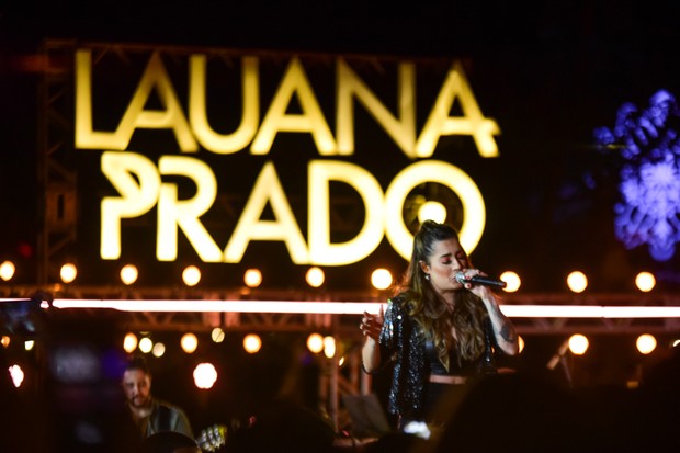 Lauana Prado grava DVD (Foto: Leo Franco/AgNews)