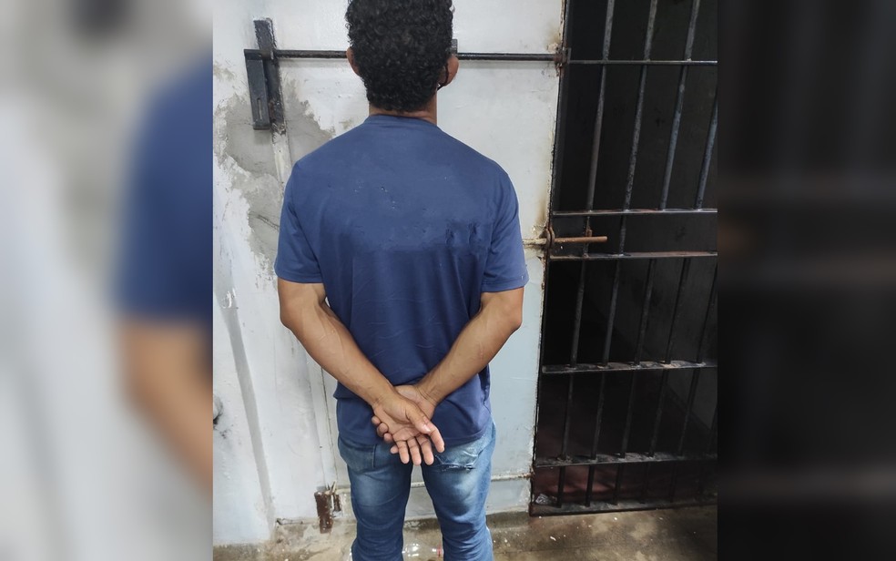 Preso montador de móveis  suspeito de assediar filha de cliente em condomínio de luxo de Goiânia  — Foto: Polícia Militar/Divulgação 