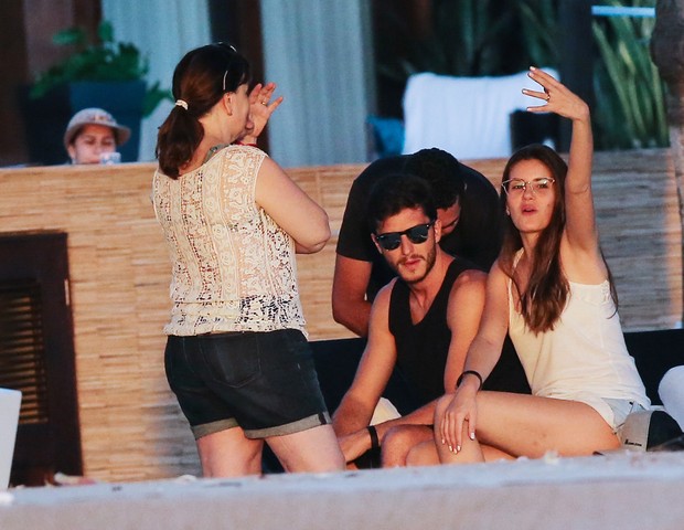 Klebber Toledo e Camila Queiroz curtem primeiro dia de casados (Foto: Brazil News / Manuela Scarpa e Iwi Onodera) Klebber Toledo e Camila Queiroz curtem primeiro dia de casados (Foto: Brazil News / Manuela Scarpa e Iwi Onodera)