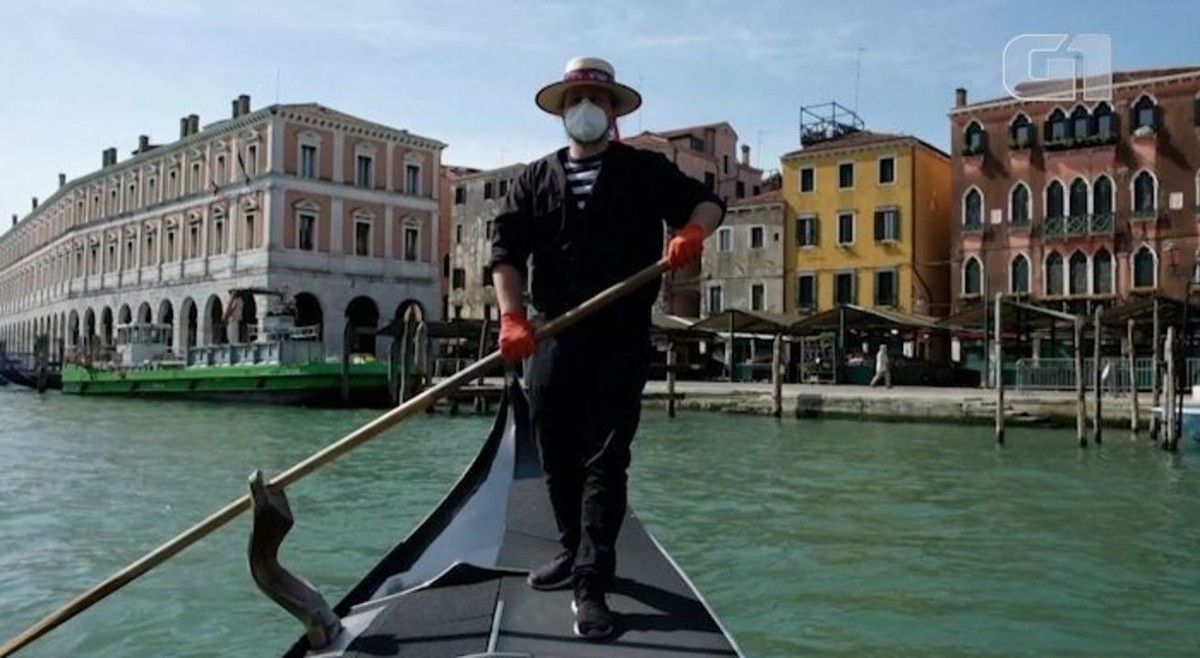Gôndolas voltam aos canais de Veneza enquanto Itália busca se recuperar de lockdown thumbnail
