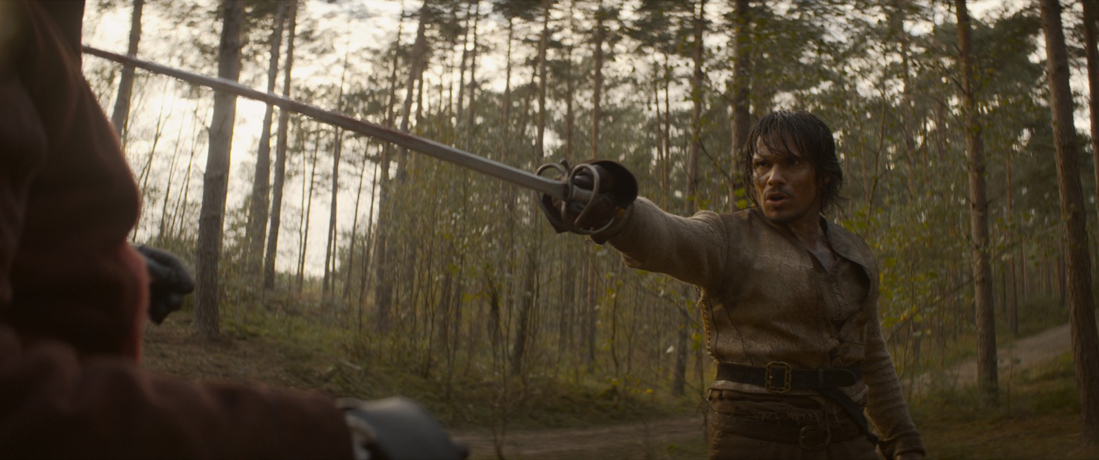 François Civil é o protagonista de "Os três mosqueteiros: D'Artagnan" (2023), de Martin Bourboulon — Foto: Reprodução
