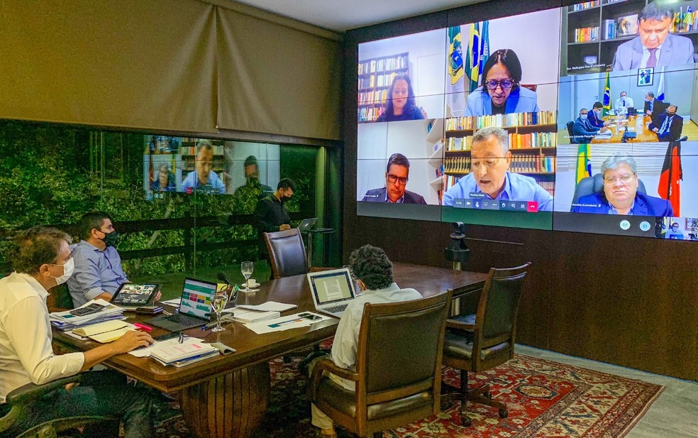 Camilo Santana reuniu-se nesta quinta-feira (11) com governadores do Nordeste e com o ministro da Saúde, Eduardo Pazuello. — Foto: Divulgação