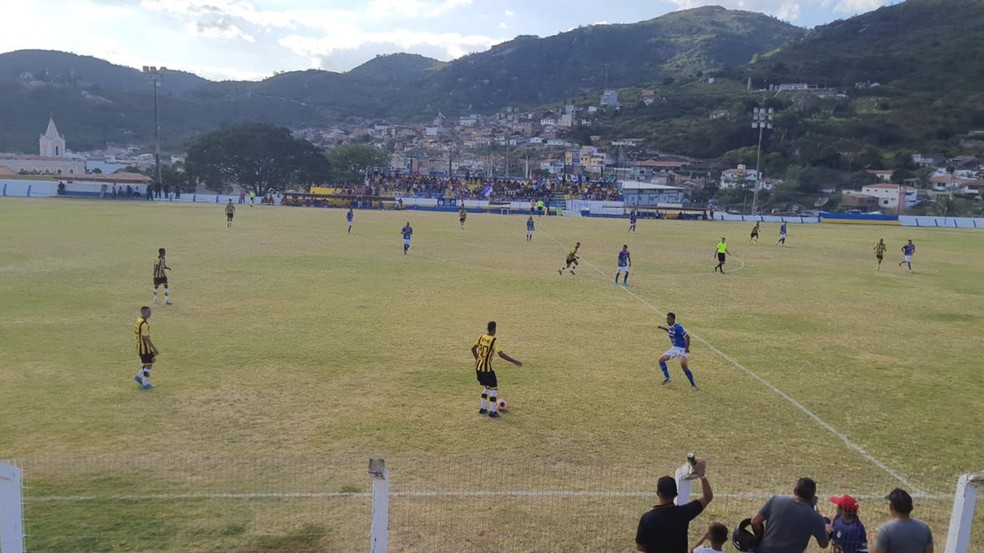 Pesqueira x Serrano — Foto: Henrique Ruggeri