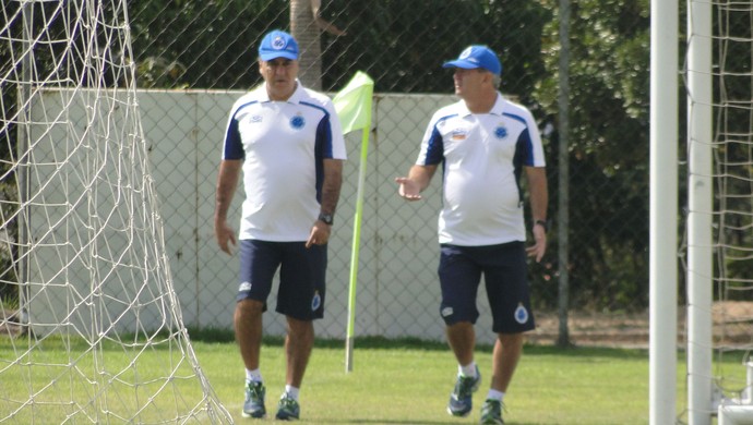 Manhã de trabalhos físicos para time e o técnico Marcelo Oliveira no Cruzeiro