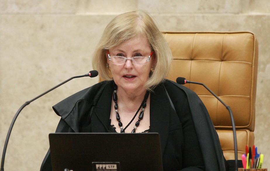 Rosa Weber faz risco no chão e mostra que não fugirá do seu papel de defender a democracia