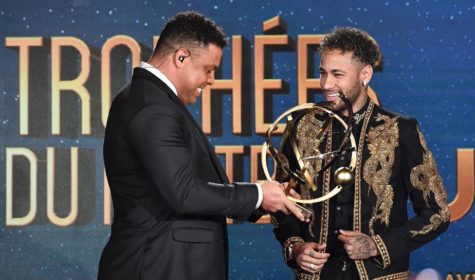 Neymar Ã© eleito o melhor jogador do FrancÃªs, e seleÃ§Ã£o tem cinco brasileiros