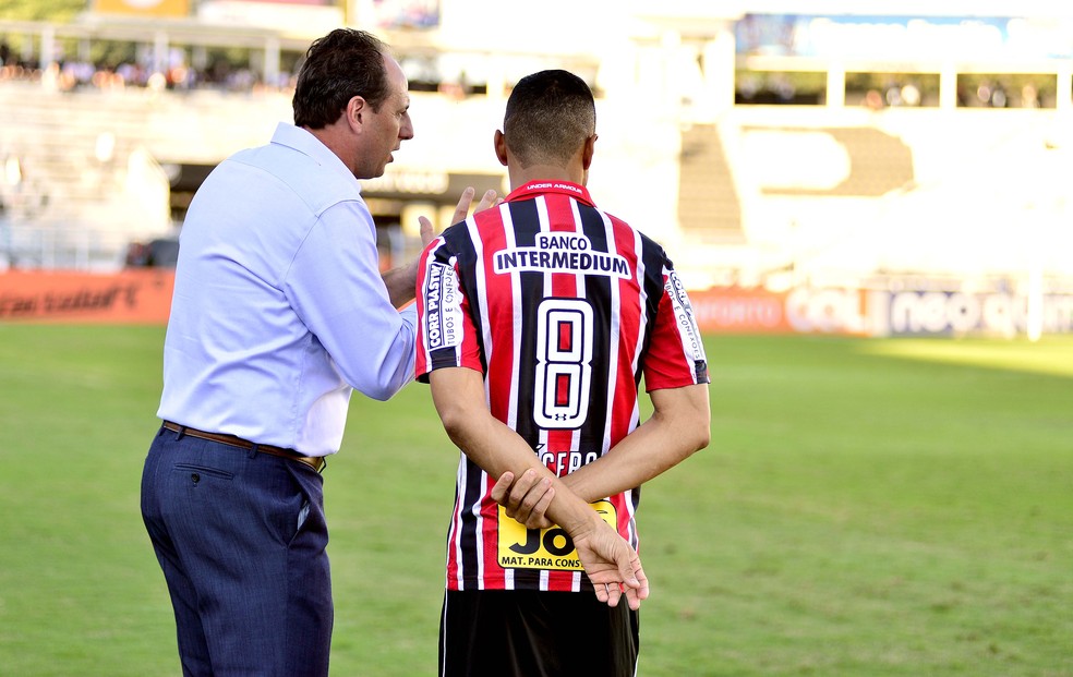 Cícero estava afastado no São Paulo antes de ser contratado (Foto: Marcos Ribolli)