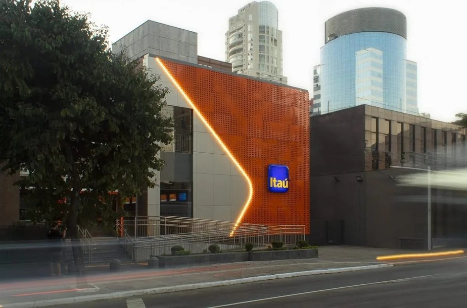 Agência bancária do Itaú Unibanco, empresa que ganhou R$ 20 bilhões em valor de mercado em agosto