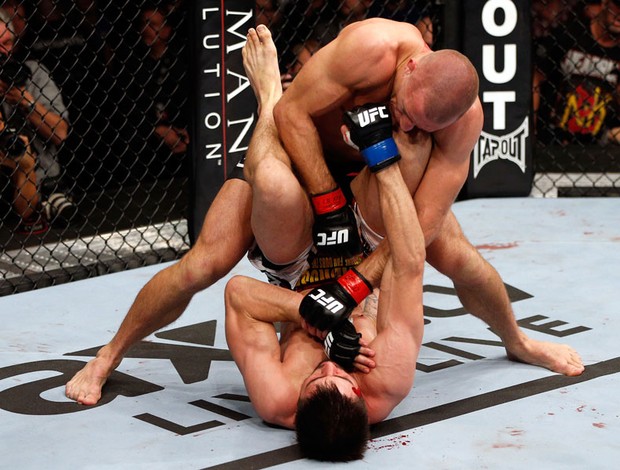 ufc154_carloscondit_georgesstpierre_get.