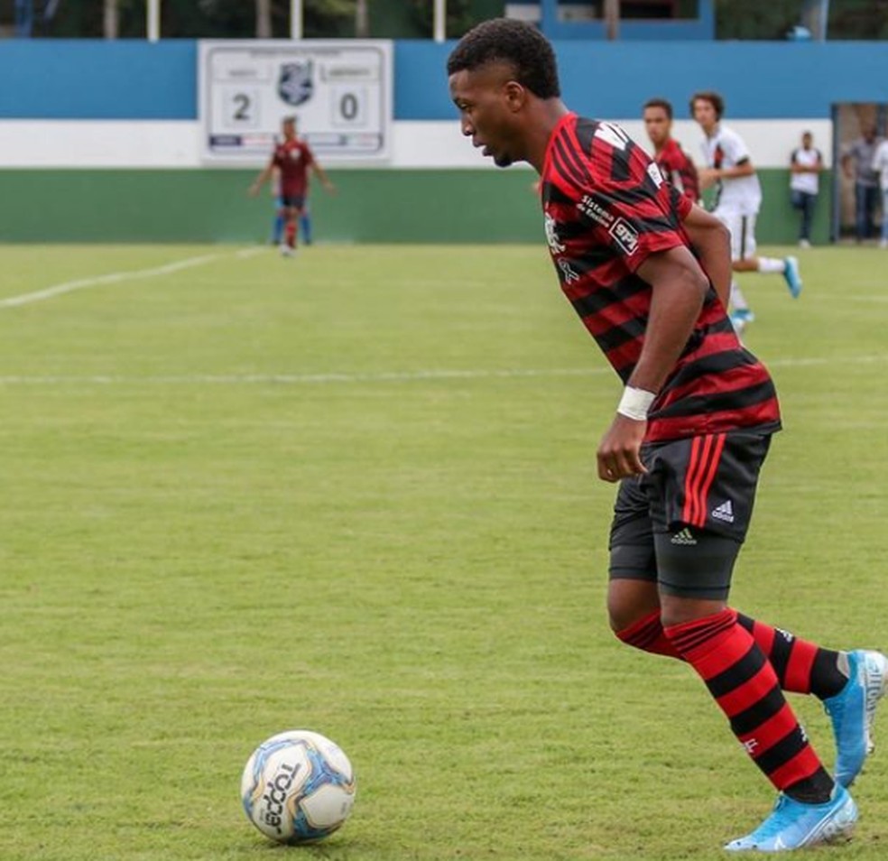Richard, lateral do time sub-17 do Flamengo — Foto: Reprodução