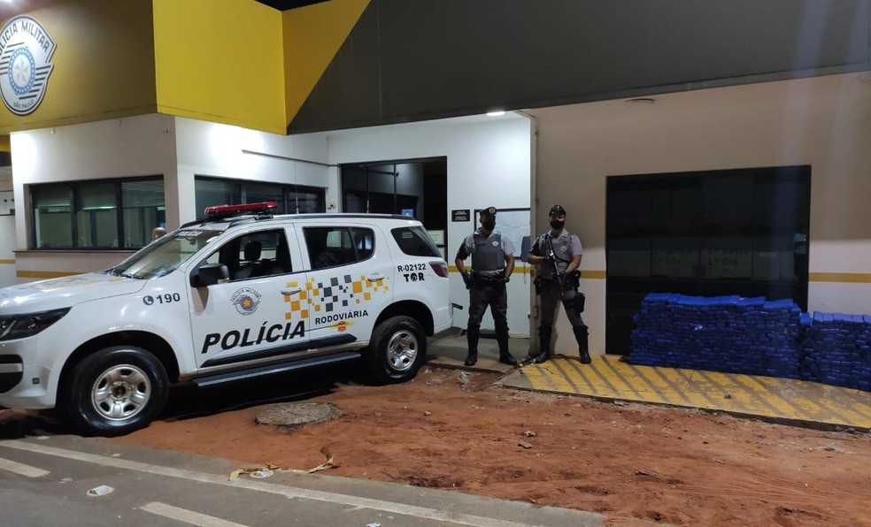 Apreensão da maconha foi feita durante operação na Rodovia Comandante João Ribeiro de Barros em Bauru  — Foto: Polícia Rodoviária / Divulgação 