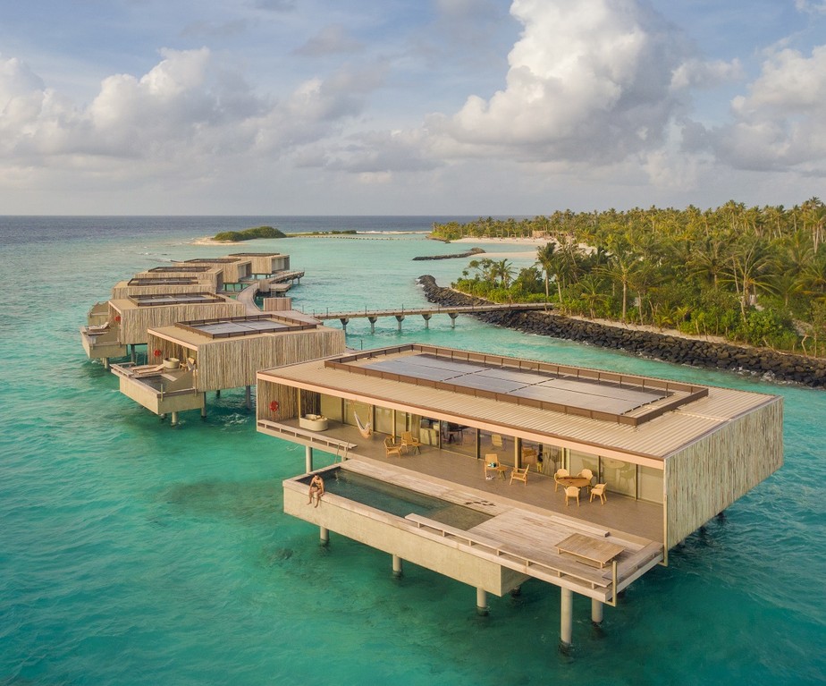 O resort de luxo Patina Maldives, inaugurado em 2021, foi todo projetado pelo arquiteto Márcio Kogan, em parceria com Renata Furlanetto e Diana Radomysler