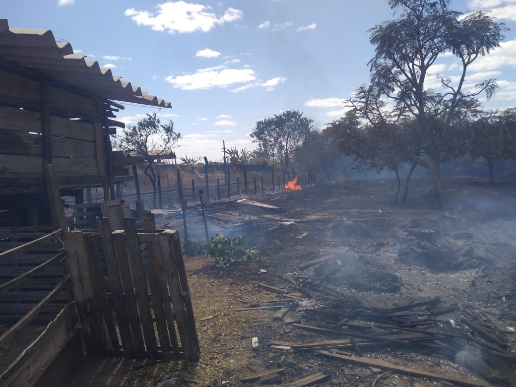 Incêndios atingem cerâmica e margens de rodovia em Araguari – digitado