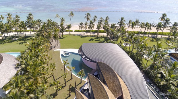 Casa projetada pelos arquitetos cariocas Ivo Mareines e Rafael Patalano em Punta Cana, na República Dominicana (Foto: Reprodução)