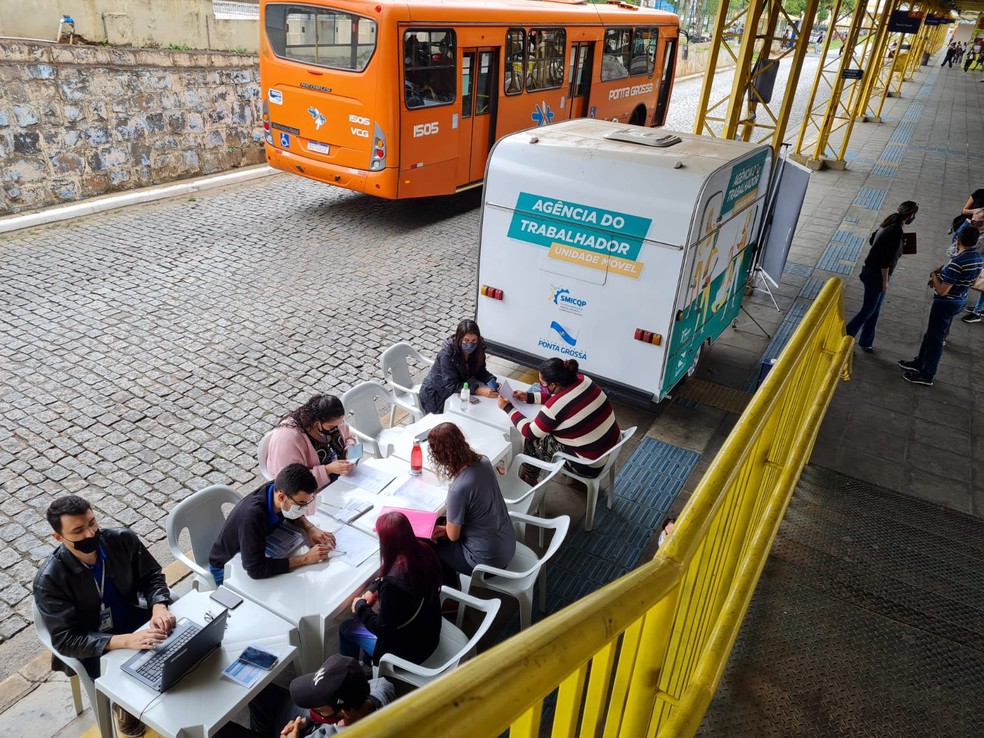 Agência do Trabalhador Móvel oferece 300 vagas de emprego e serviços gratuitos, em Ponta Grossa — Foto: Divulgação