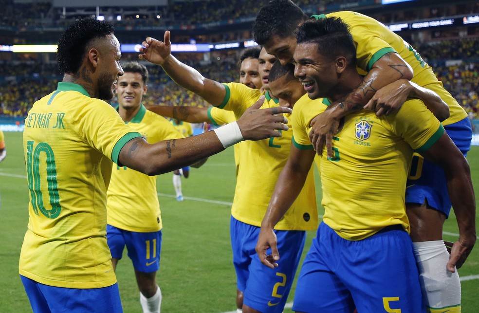 Neymar, Casemiro e outros jogadores comemoram gol pela SeleÃ§Ã£o â Foto: Rhona Wise/AFP