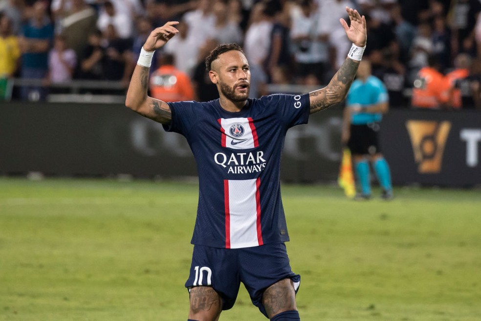 Neymar encerra jejum de gols de falta pelo PSG e celebra título da Supercopa: Primeiro de muitos