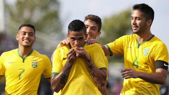 Brasil sofre virada relâmpago no futebol masculino e está fora da final