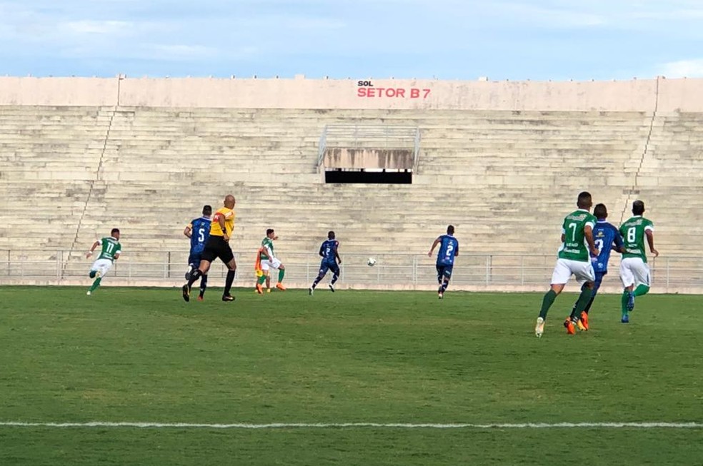 Duelo entre Serrano-PB e Atl�tico-PB, pela primeira rodada do estadual deste ano, est� sob suspeita de fraude na execu��o do Gol de Placa � Foto: Silas Batista/GloboEsporte.com