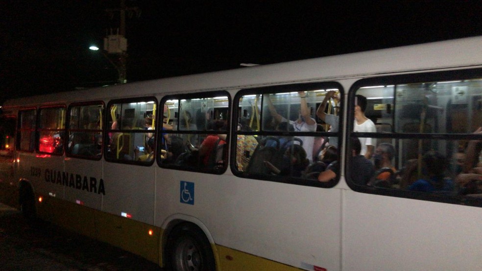 Ônibus lotados cheios em Natal — Foto: Geraldo Jerônimo/Inter TV Cabugi