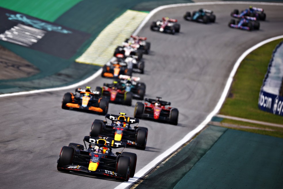 Max Verstappen e Sergio Perez durante o GP de SÃÂÂ£o Paulo de F1, em SÃÂÂ£o Paulo (Foto:  Jared C. Tilton/Getty Images)