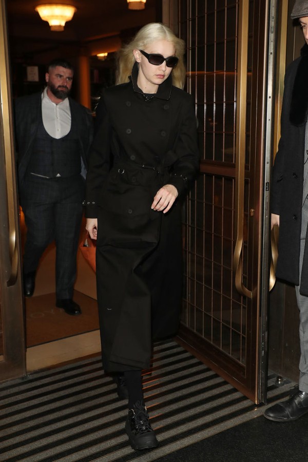 LONDON, ENGLAND - MARCH 11: Gigi Hadid leaving her hotel before heading to the Burberry A/W 2023 Womenswear Collection Presentation at Central Hall Westminster on March 11, 2022 in London, England. (Photo by Neil Mockford/GC Images) (Foto: GC Images)