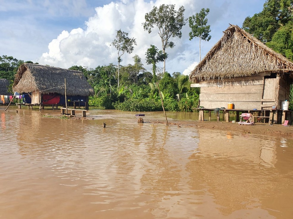Rio Purus em Santa Rosa do Purus também atinge casas  — Foto: Arquivo/Corpo de Bombeiros