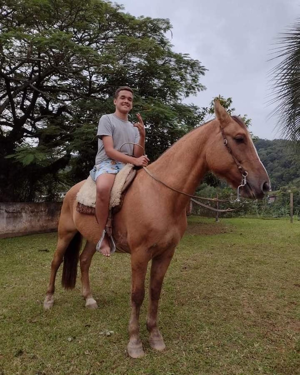 'Era um menino de ouro', lamentou a tia do adolescente — Foto: Gertrudes Carvalho/Arquivo Pessoal