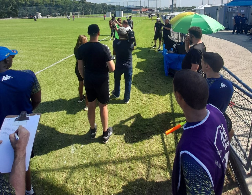 �rbitros e assistentes da elite do futebol brasileiro iniciam treinamento no Rio � Foto: Bernardo Pombo
