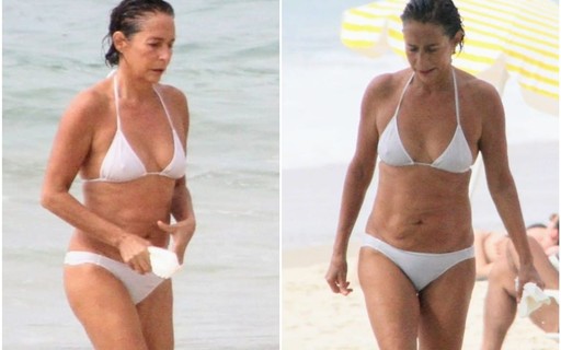 Andréa Beltrão usa biquíni branco em dia de praia em Copacabana
