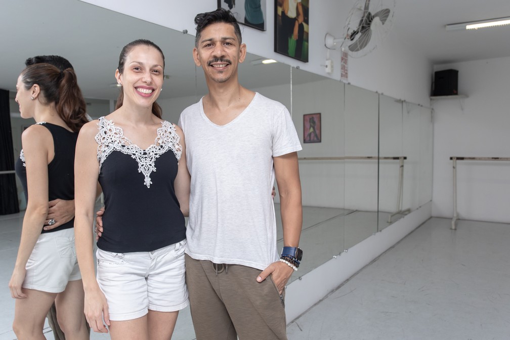 O casal PatrÃ­cia e AndrÃ© ainda sente os reflexos da crise e seguram os gastos familiares.  â Foto: Celso Tavares/G1