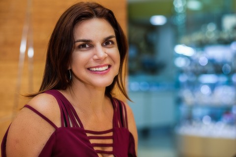 Adriana Auriemo é fundadora da franquia de castanhas glaceadas Nutty Bavarian. Ela trouxe a marca dos Estados Unidos, nos anos 1990, e hoje tem mais de 130 quiosques em funcionamento no Brasil e no exterior. Ela conta que um dos maiores desafios, no início, foi a consolidação do negócio, por se tratar de um produto novo no mercado brasileiro. 