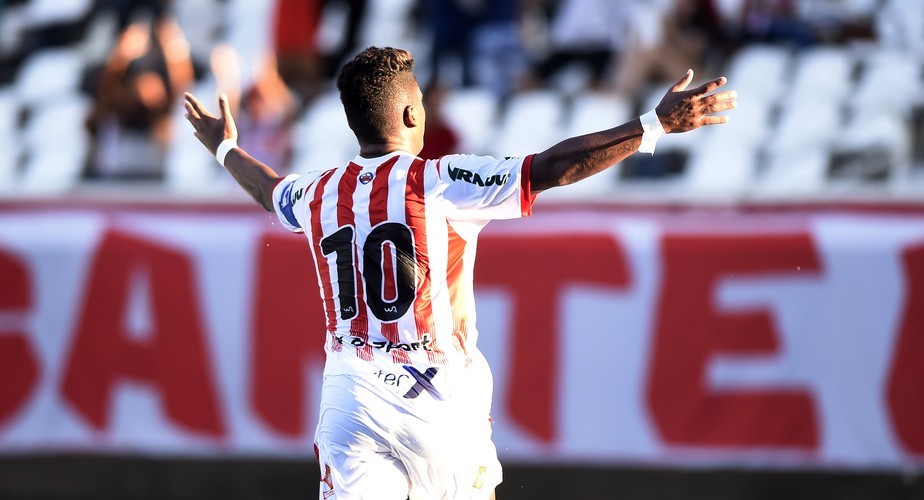 Ex-Botafogo e Flamengo, Almir passa carreira a limpo e ...