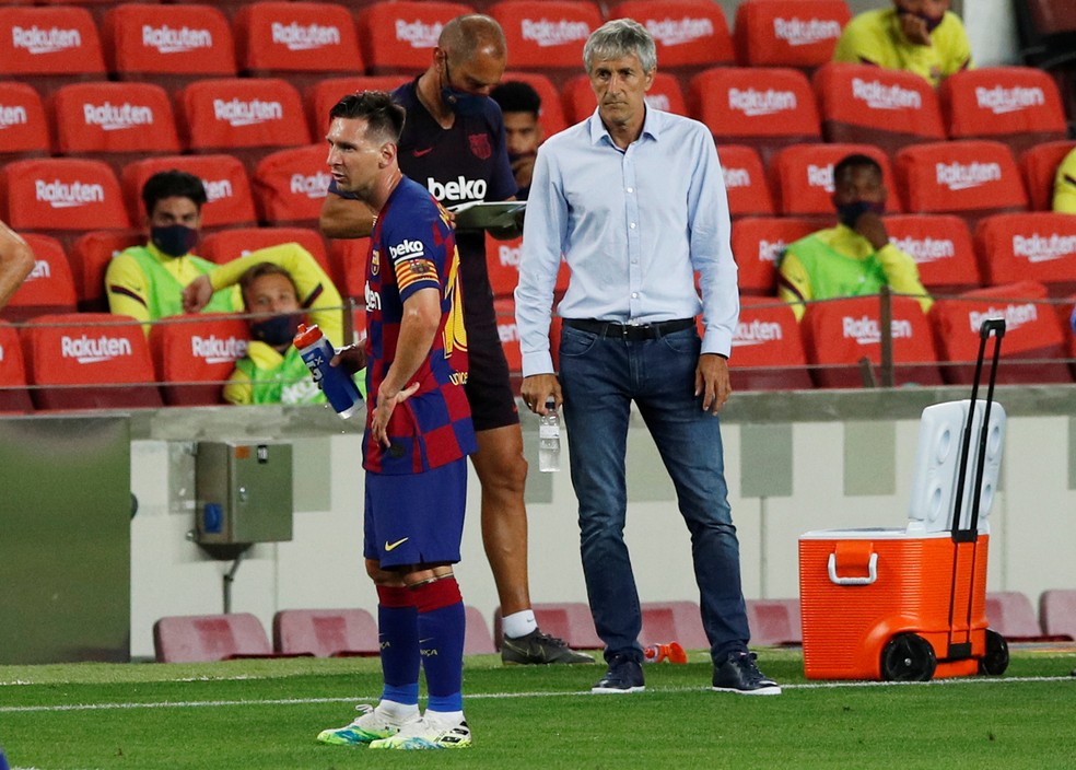 Quique Seti�n tem como prioridade acertar a parte financeira da sa�da do Barcelona � Foto: Reuters