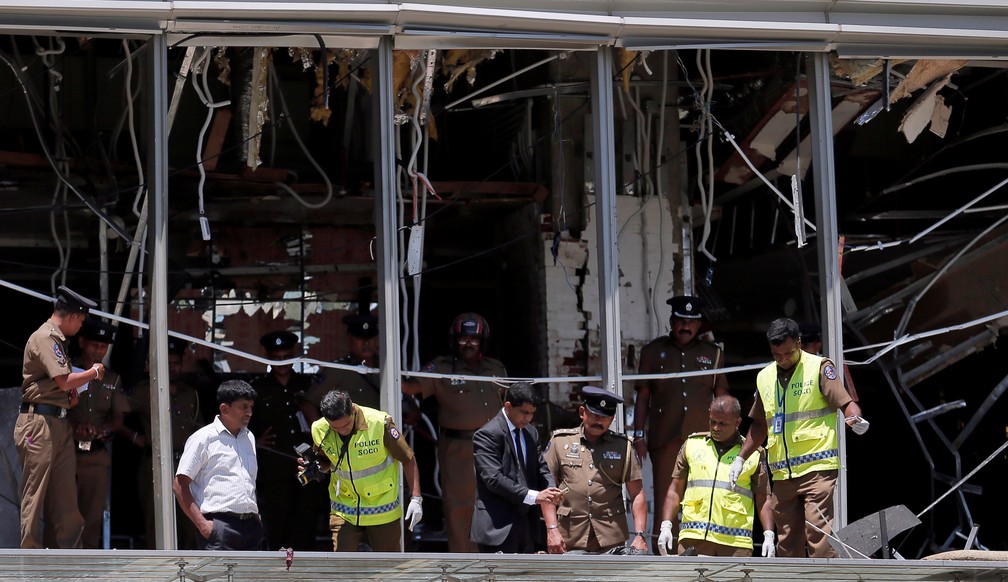 rea de hotel atingido por exploso  vistoriada em Colombo  Foto: Dinuka Liyanawatte/Reuters