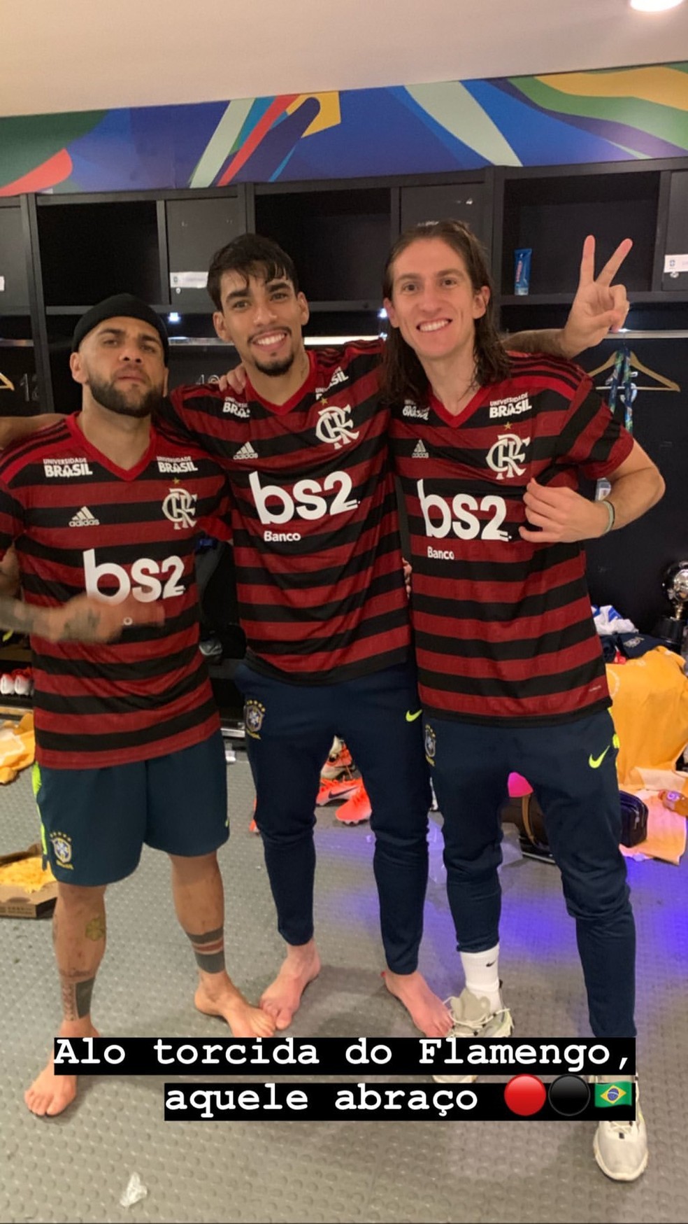 Lucas PaquetÃ¡ posta foto ao lado de Filipe LuÃ­s e Daniel Alves â Foto: ReproduÃ§Ã£o