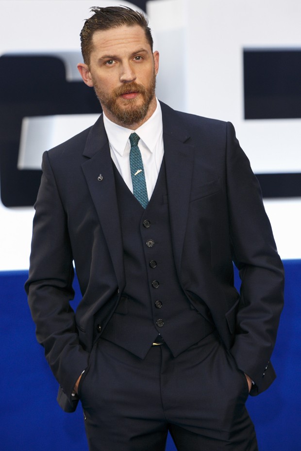 Tom Hardy: destaque para a gravata slim (Foto: Getty Images)