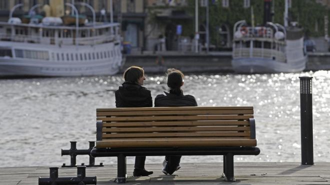 Em países como a Suécia, as mulheres de alta renda tendem a rejeitar relações igualitárias em favor de procurar maridos de ainda mais alta renda (Foto: Getty Images via BBC News Brasil)